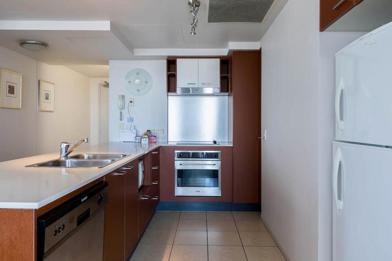 Apartment With Ocean Views Gold Coast Buitenkant foto