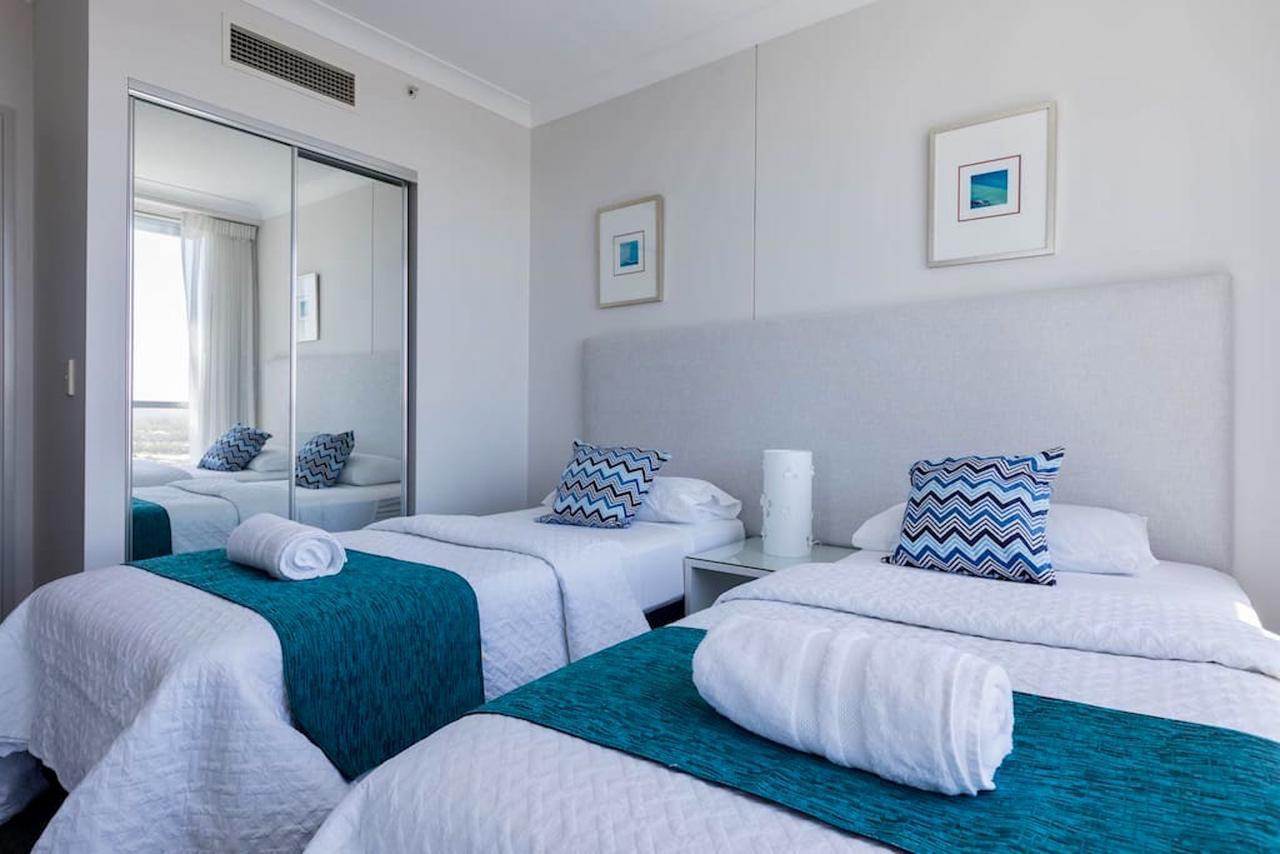 Apartment With Ocean Views Gold Coast Buitenkant foto